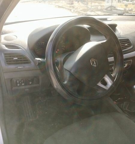 Серый Рено Флюенс, объемом двигателя 1.6 л и пробегом 228 тыс. км за 5200 $, фото 5 на Automoto.ua