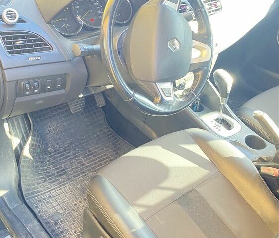 Серый Рено Флюенс, объемом двигателя 1.5 л и пробегом 300 тыс. км за 6000 $, фото 6 на Automoto.ua