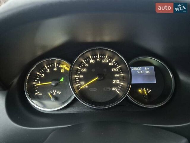 Серый Рено Флюенс, объемом двигателя 1.5 л и пробегом 238 тыс. км за 6700 $, фото 30 на Automoto.ua