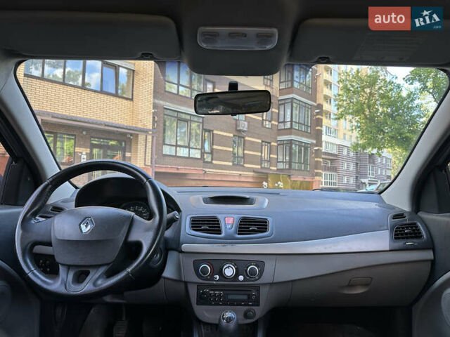 Серый Рено Флюенс, объемом двигателя 1.6 л и пробегом 266 тыс. км за 4799 $, фото 10 на Automoto.ua