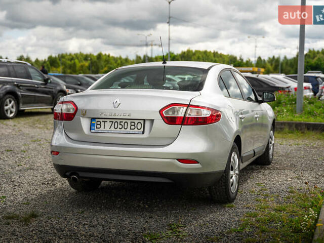 Серый Рено Флюенс, объемом двигателя 1.6 л и пробегом 298 тыс. км за 5000 $, фото 4 на Automoto.ua