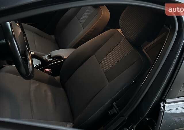 Серый Рено Флюенс, объемом двигателя 1.6 л и пробегом 346 тыс. км за 6000 $, фото 6 на Automoto.ua