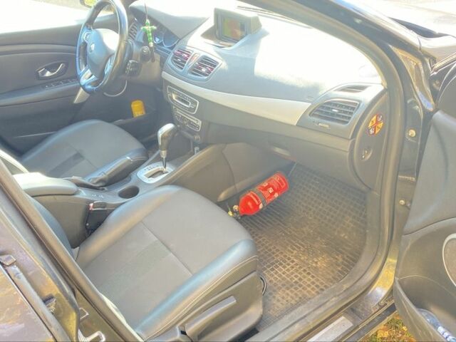 Серый Рено Флюенс, объемом двигателя 1.5 л и пробегом 300 тыс. км за 6000 $, фото 15 на Automoto.ua