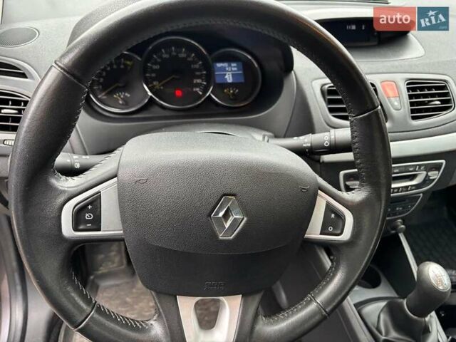Серый Рено Флюенс, объемом двигателя 1.6 л и пробегом 109 тыс. км за 8499 $, фото 12 на Automoto.ua
