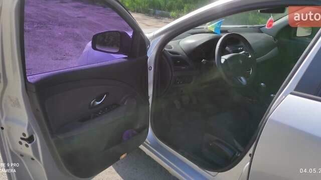 Серый Рено Флюенс, объемом двигателя 1.6 л и пробегом 197 тыс. км за 5400 $, фото 2 на Automoto.ua