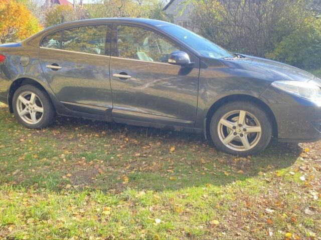 Серый Рено Флюенс, объемом двигателя 1.5 л и пробегом 300 тыс. км за 6000 $, фото 2 на Automoto.ua