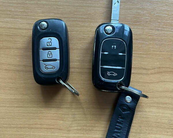 Серый Рено Флюенс, объемом двигателя 1.46 л и пробегом 225 тыс. км за 7500 $, фото 37 на Automoto.ua