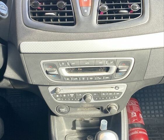 Серый Рено Флюенс, объемом двигателя 1.5 л и пробегом 300 тыс. км за 6000 $, фото 12 на Automoto.ua