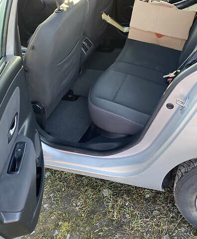 Серый Рено Флюенс, объемом двигателя 1.6 л и пробегом 298 тыс. км за 5000 $, фото 12 на Automoto.ua