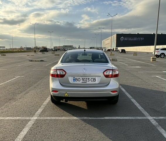 Серый Рено Флюенс, объемом двигателя 1.6 л и пробегом 272 тыс. км за 5200 $, фото 3 на Automoto.ua