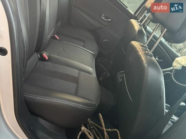 Сірий Рено Флюенс, об'ємом двигуна 2 л та пробігом 96 тис. км за 3000 $, фото 11 на Automoto.ua