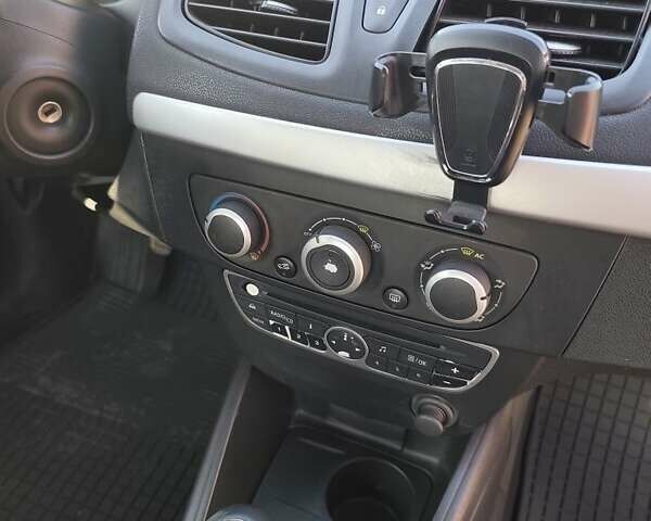 Сірий Рено Флюенс, об'ємом двигуна 1.46 л та пробігом 314 тис. км за 5500 $, фото 10 на Automoto.ua