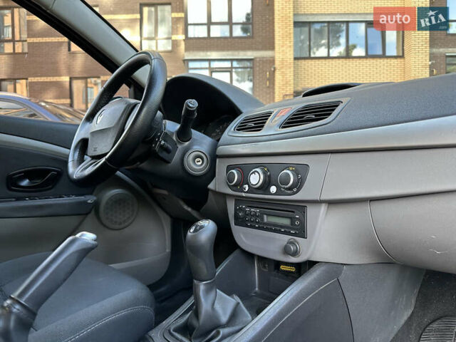 Серый Рено Флюенс, объемом двигателя 1.6 л и пробегом 266 тыс. км за 4799 $, фото 8 на Automoto.ua