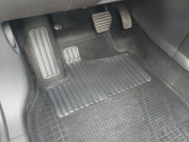 Сірий Рено Флюенс, об'ємом двигуна 1.6 л та пробігом 233 тис. км за 6900 $, фото 11 на Automoto.ua