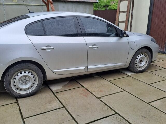 Серый Рено Флюенс, объемом двигателя 0 л и пробегом 144 тыс. км за 4500 $, фото 4 на Automoto.ua