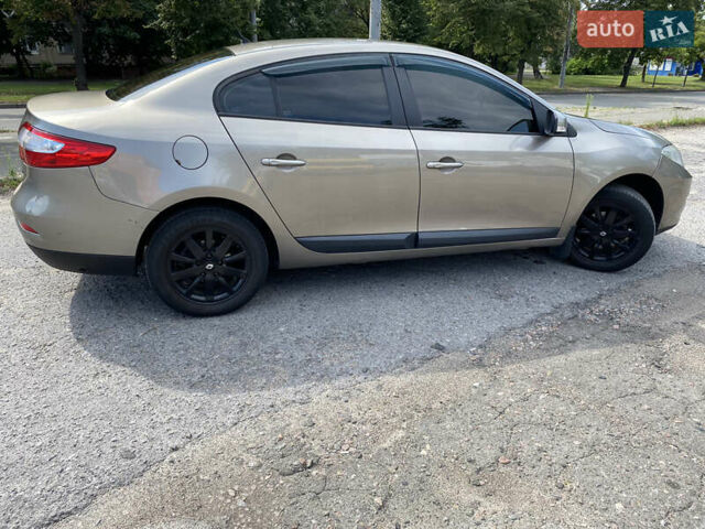 Серый Рено Флюенс, объемом двигателя 1.6 л и пробегом 280 тыс. км за 6000 $, фото 5 на Automoto.ua