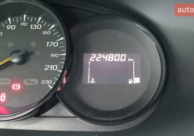 Сірий Рено Флюенс, об'ємом двигуна 1.6 л та пробігом 225 тис. км за 6200 $, фото 4 на Automoto.ua
