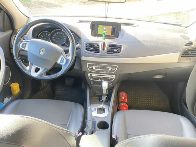 Серый Рено Флюенс, объемом двигателя 1.5 л и пробегом 300 тыс. км за 6000 $, фото 13 на Automoto.ua