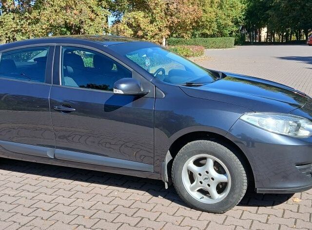 Сірий Рено Флюенс, об'ємом двигуна 1.6 л та пробігом 400 тис. км за 5650 $, фото 11 на Automoto.ua