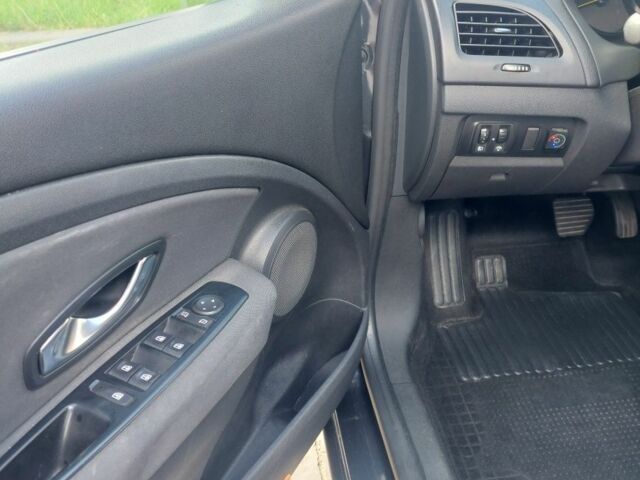 Сірий Рено Флюенс, об'ємом двигуна 1.6 л та пробігом 233 тис. км за 6900 $, фото 12 на Automoto.ua