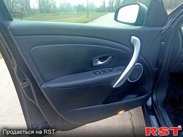 Сірий Рено Флюенс, об'ємом двигуна 1.5 л та пробігом 241 тис. км за 6900 $, фото 7 на Automoto.ua