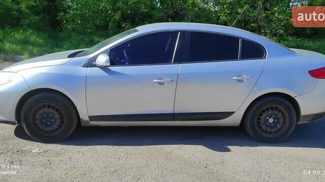 Серый Рено Флюенс, объемом двигателя 1.6 л и пробегом 200 тыс. км за 5300 $, фото 8 на Automoto.ua