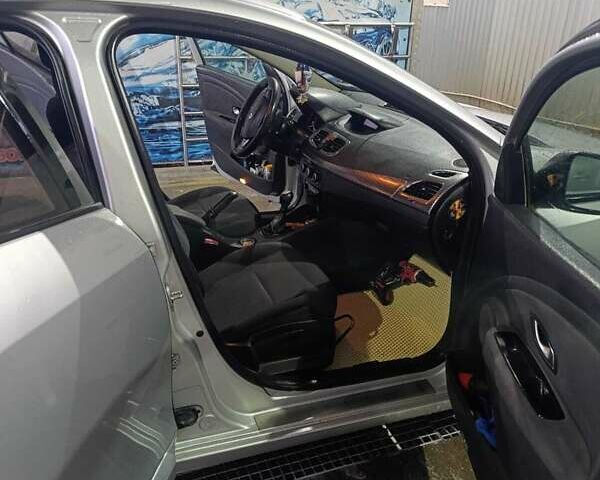 Серый Рено Флюенс, объемом двигателя 1.5 л и пробегом 220 тыс. км за 4800 $, фото 3 на Automoto.ua