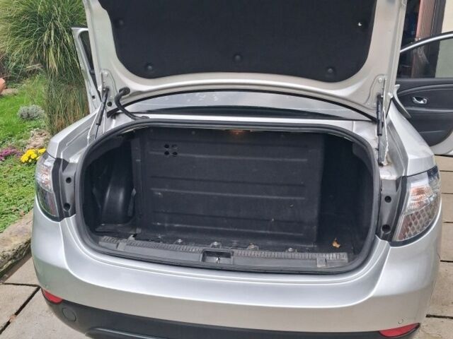 Серый Рено Флюенс, объемом двигателя 0 л и пробегом 144 тыс. км за 4500 $, фото 13 на Automoto.ua