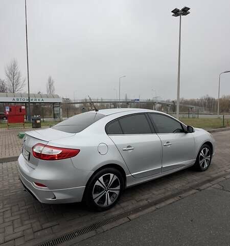 Серый Рено Флюенс, объемом двигателя 1.5 л и пробегом 196 тыс. км за 8500 $, фото 5 на Automoto.ua