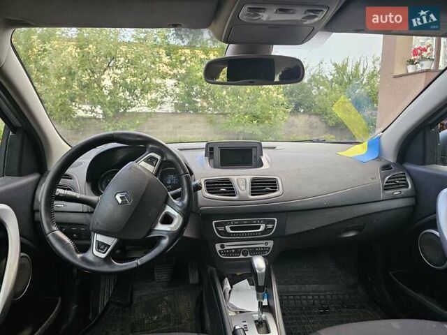 Серый Рено Флюенс, объемом двигателя 0 л и пробегом 130 тыс. км за 3950 $, фото 5 на Automoto.ua