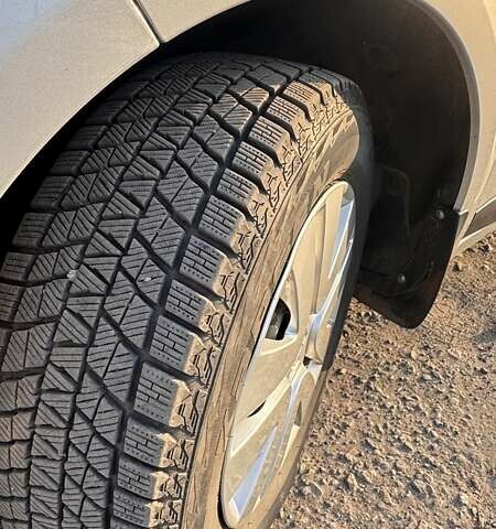 Серый Рено Флюенс, объемом двигателя 1.6 л и пробегом 150 тыс. км за 8000 $, фото 13 на Automoto.ua