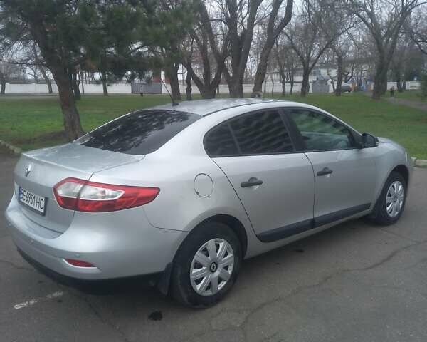 Серый Рено Флюенс, объемом двигателя 1.6 л и пробегом 280 тыс. км за 6500 $, фото 6 на Automoto.ua