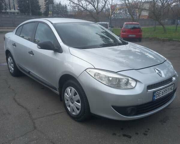 Серый Рено Флюенс, объемом двигателя 1.6 л и пробегом 280 тыс. км за 6500 $, фото 8 на Automoto.ua