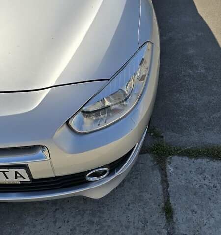 Серый Рено Флюенс, объемом двигателя 2 л и пробегом 168 тыс. км за 6950 $, фото 6 на Automoto.ua