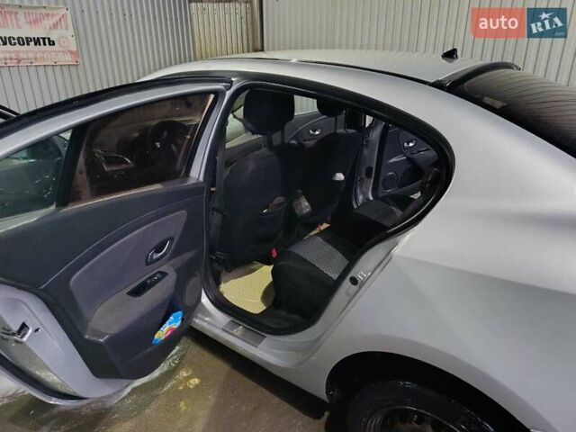 Серый Рено Флюенс, объемом двигателя 1.5 л и пробегом 220 тыс. км за 4800 $, фото 2 на Automoto.ua