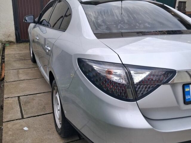 Серый Рено Флюенс, объемом двигателя 0 л и пробегом 144 тыс. км за 4500 $, фото 7 на Automoto.ua