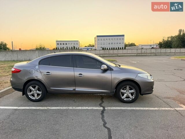 Сірий Рено Флюенс, об'ємом двигуна 2 л та пробігом 241 тис. км за 6200 $, фото 3 на Automoto.ua