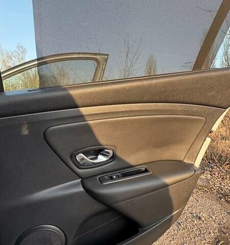 Серый Рено Флюенс, объемом двигателя 1.6 л и пробегом 150 тыс. км за 8000 $, фото 6 на Automoto.ua