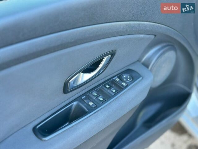 Серый Рено Флюенс, объемом двигателя 1.46 л и пробегом 351 тыс. км за 4850 $, фото 27 на Automoto.ua