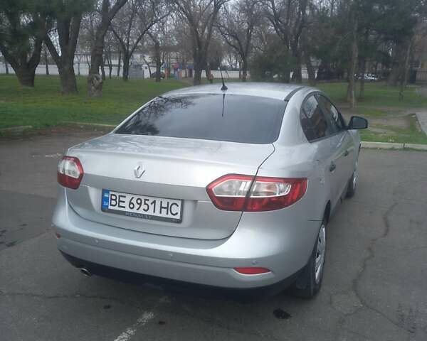 Серый Рено Флюенс, объемом двигателя 1.6 л и пробегом 280 тыс. км за 6500 $, фото 5 на Automoto.ua