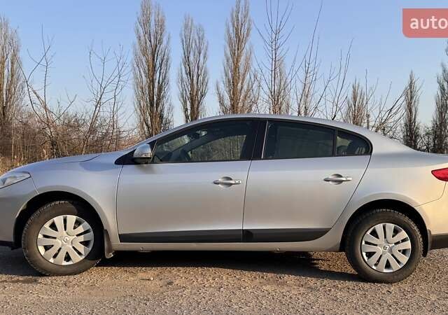 Серый Рено Флюенс, объемом двигателя 1.6 л и пробегом 150 тыс. км за 8000 $, фото 9 на Automoto.ua