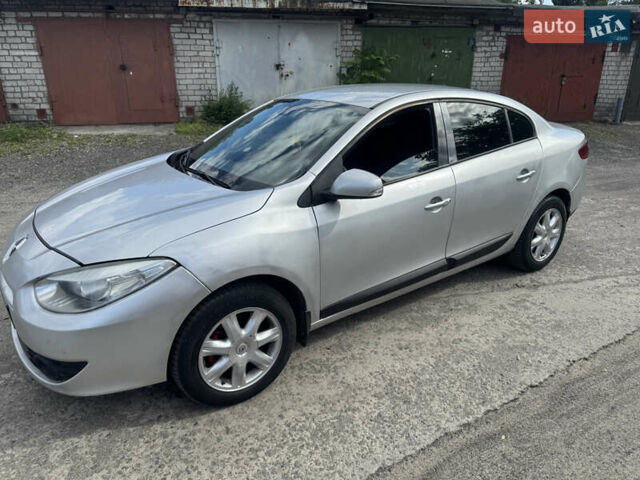 Серый Рено Флюенс, объемом двигателя 1.46 л и пробегом 378 тыс. км за 4500 $, фото 2 на Automoto.ua