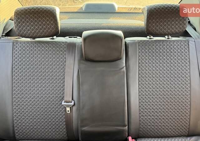 Серый Рено Флюенс, объемом двигателя 1.6 л и пробегом 150 тыс. км за 8000 $, фото 5 на Automoto.ua