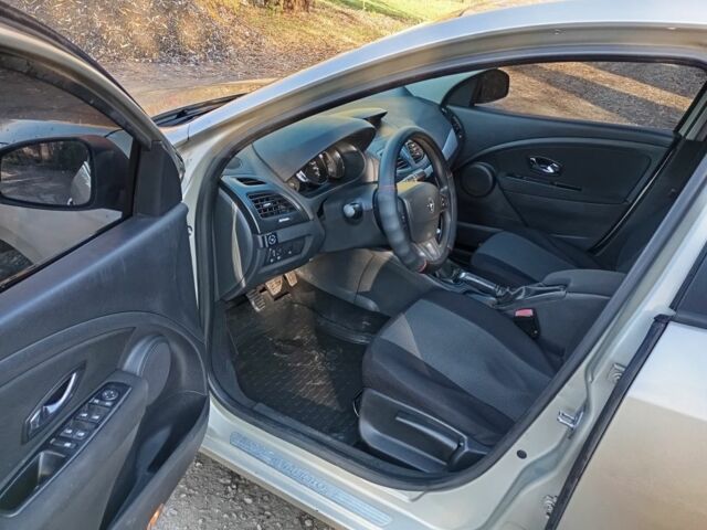 Сірий Рено Флюенс, об'ємом двигуна 1.6 л та пробігом 380 тис. км за 3999 $, фото 4 на Automoto.ua