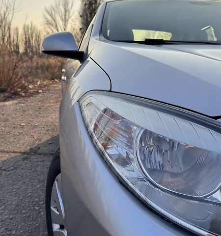 Серый Рено Флюенс, объемом двигателя 1.6 л и пробегом 150 тыс. км за 8000 $, фото 12 на Automoto.ua