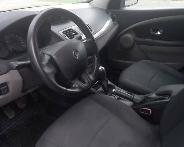 Серый Рено Флюенс, объемом двигателя 1.6 л и пробегом 280 тыс. км за 6500 $, фото 10 на Automoto.ua