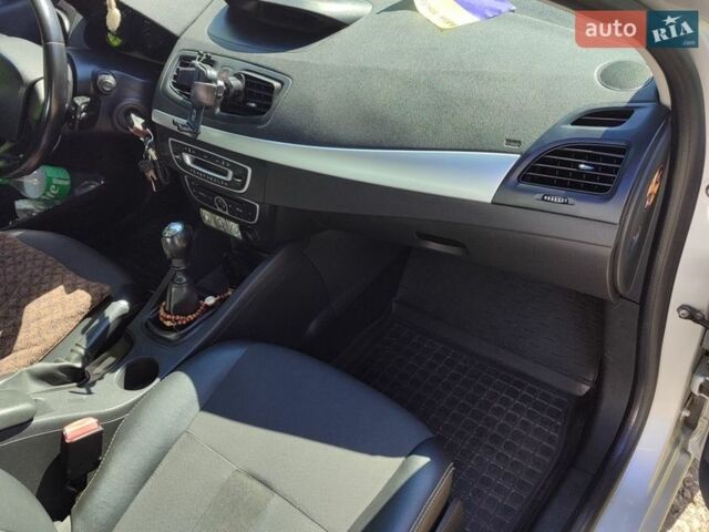 Серый Рено Флюенс, объемом двигателя 1.46 л и пробегом 185 тыс. км за 7600 $, фото 19 на Automoto.ua