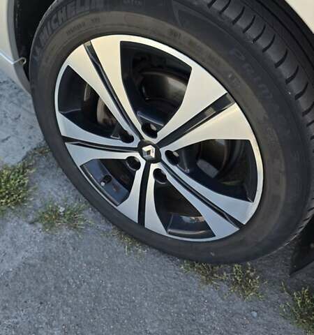 Серый Рено Флюенс, объемом двигателя 2 л и пробегом 168 тыс. км за 6950 $, фото 4 на Automoto.ua