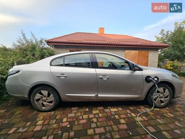Сірий Рено Флюенс, об'ємом двигуна 0 л та пробігом 130 тис. км за 4300 $, фото 3 на Automoto.ua