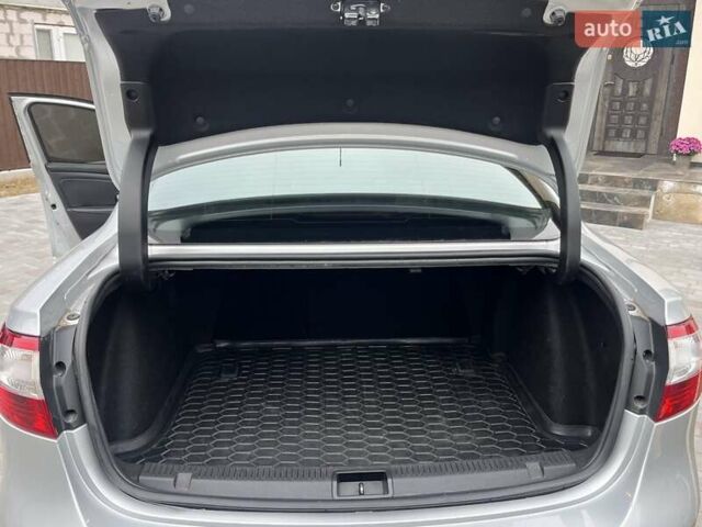 Серый Рено Флюенс, объемом двигателя 2 л и пробегом 130 тыс. км за 8150 $, фото 28 на Automoto.ua